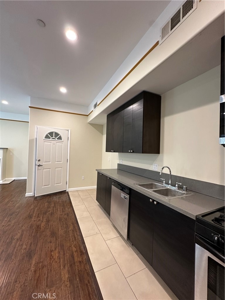 14233 Tiara Street - Photo 6