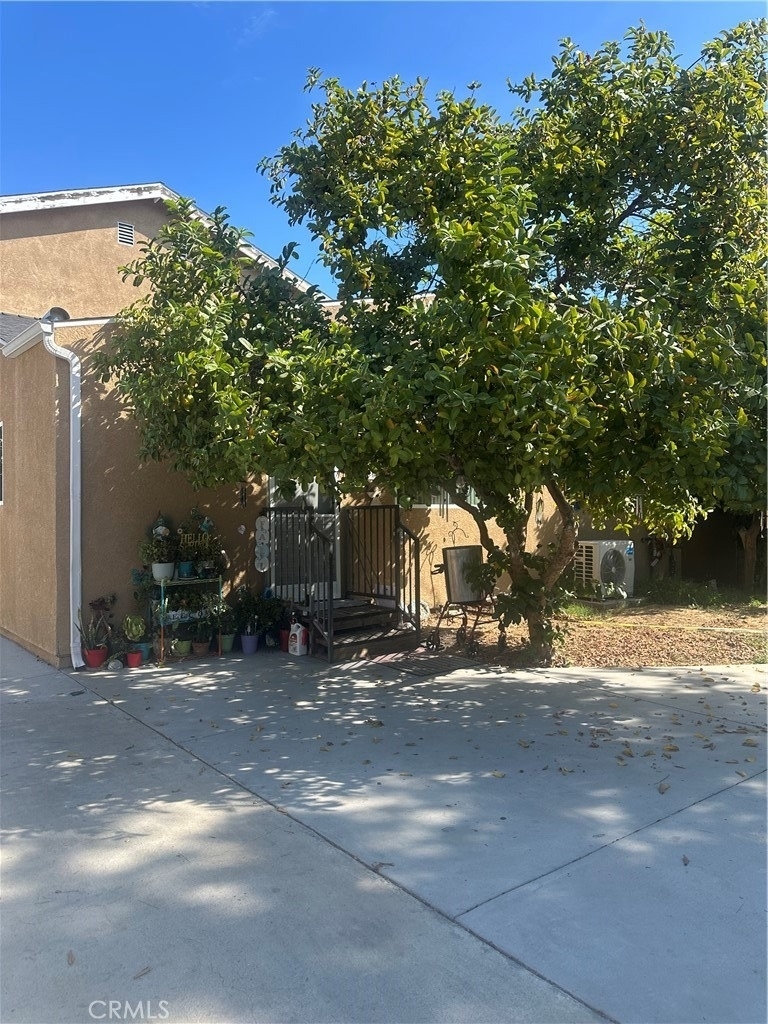 14233 Tiara Street - Photo 2