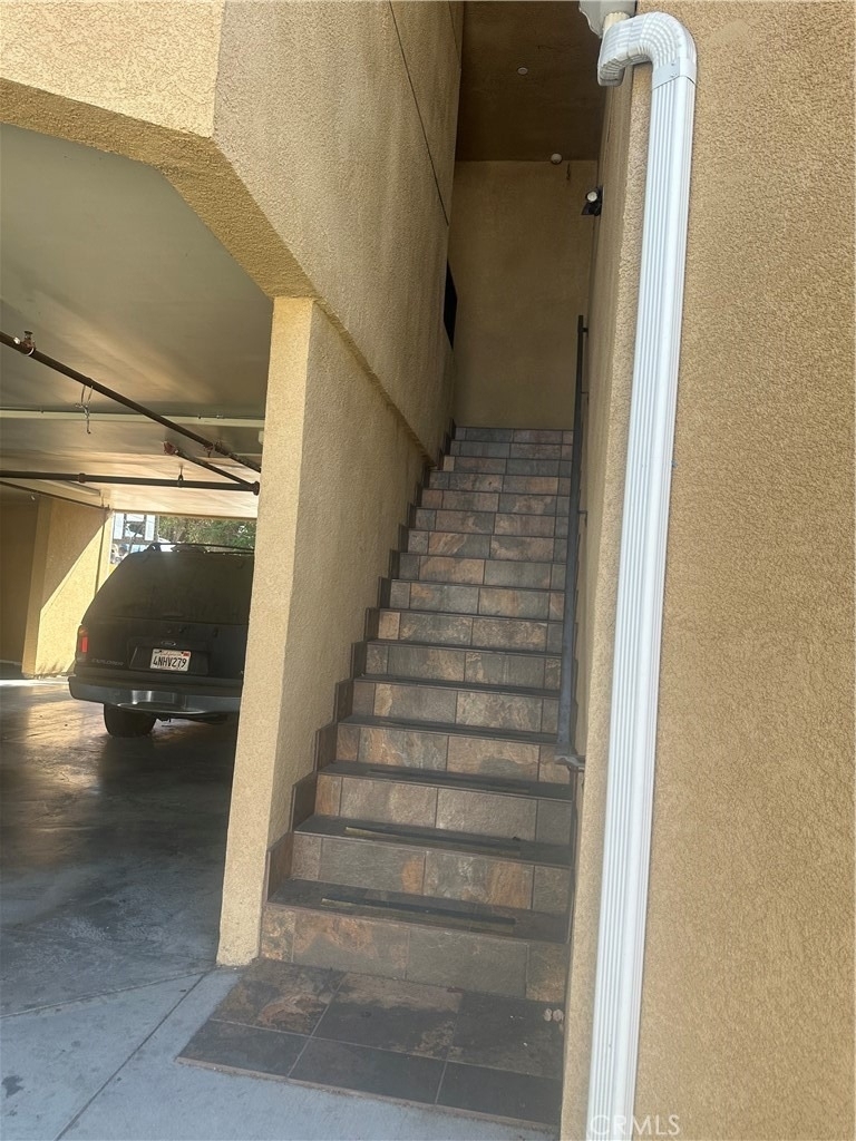 14233 Tiara Street - Photo 4