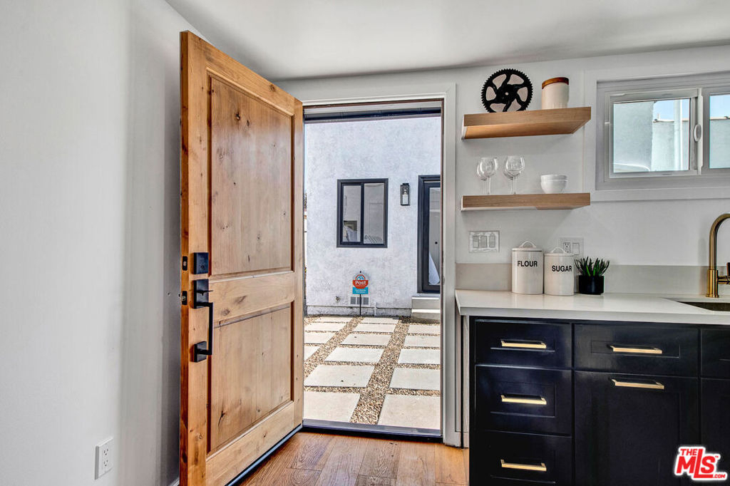 4313 1/2 W 59th Street - Photo 2
