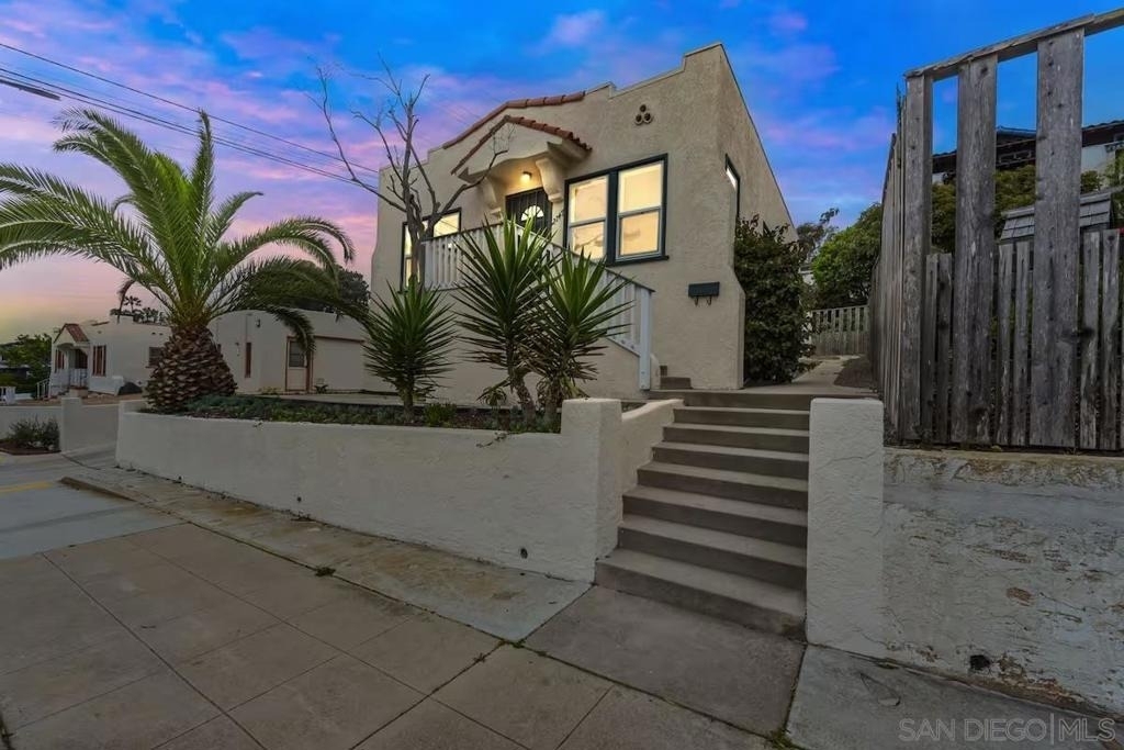 2147 Guizot - Photo 1