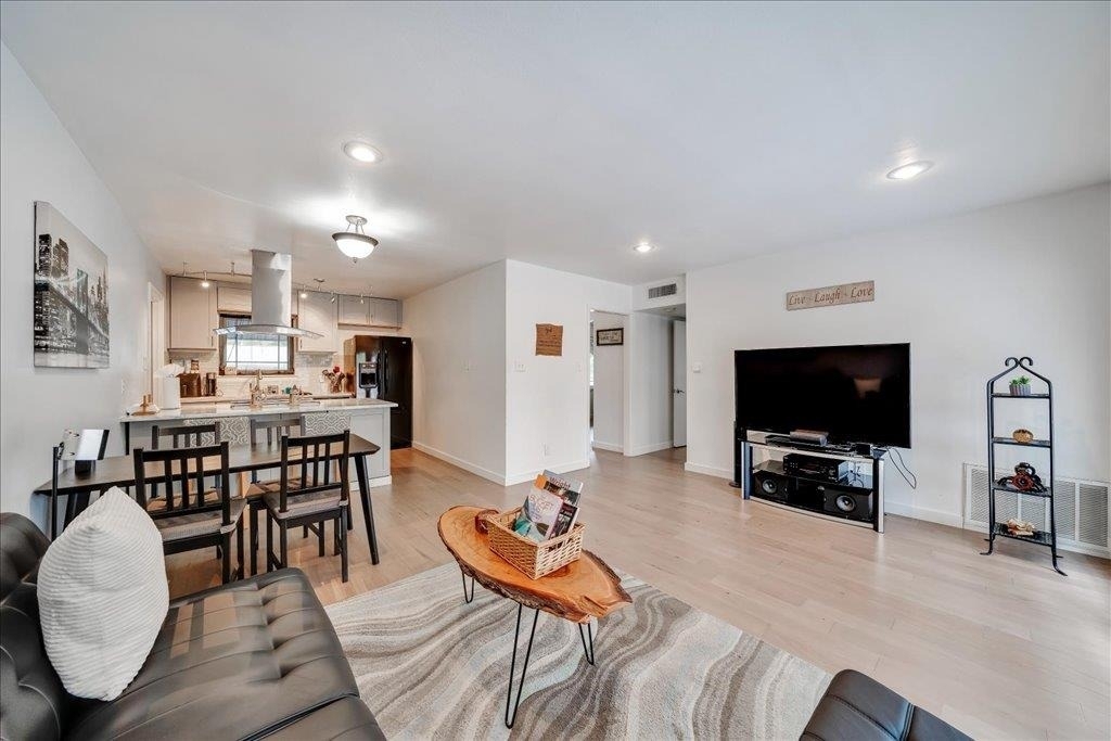 8001 Briarwood Ln - Photo 8