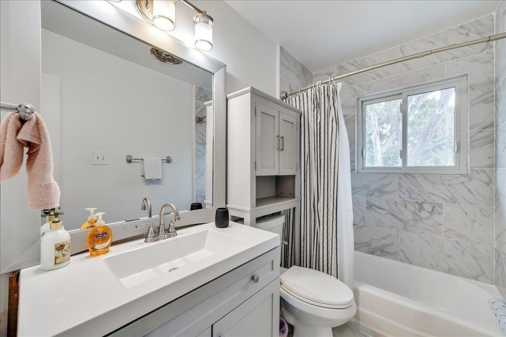 8001 Briarwood Ln - Photo 4