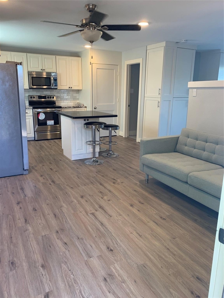 1210 Ave M Rear - Photo 2
