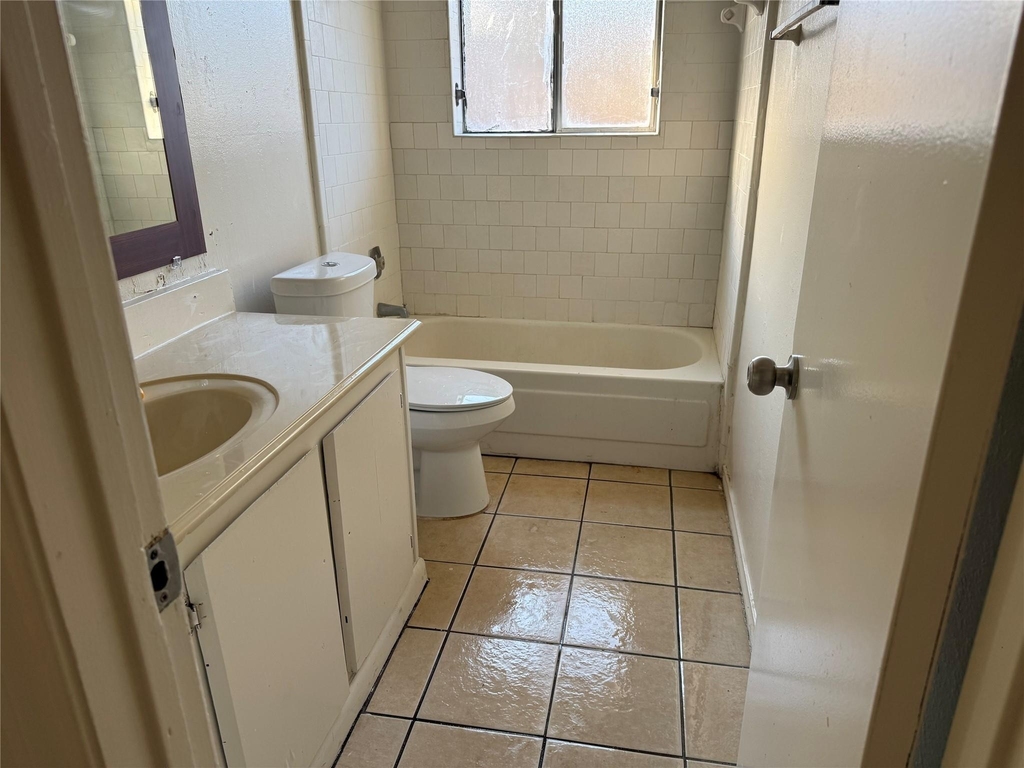 2114 W Greens Road - Photo 11