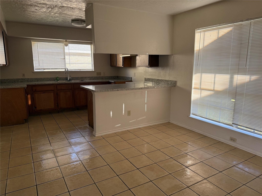2114 W Greens Road - Photo 3