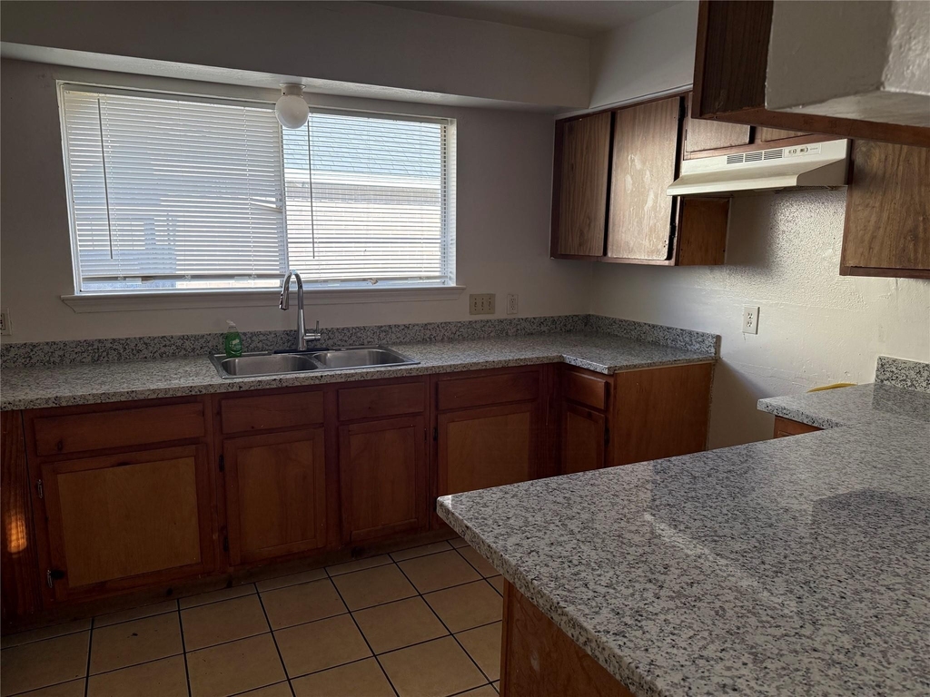 2114 W Greens Road - Photo 8