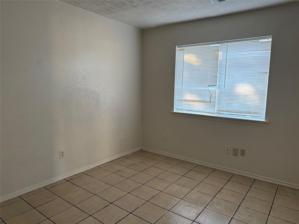 2114 W Greens Road - Photo 4