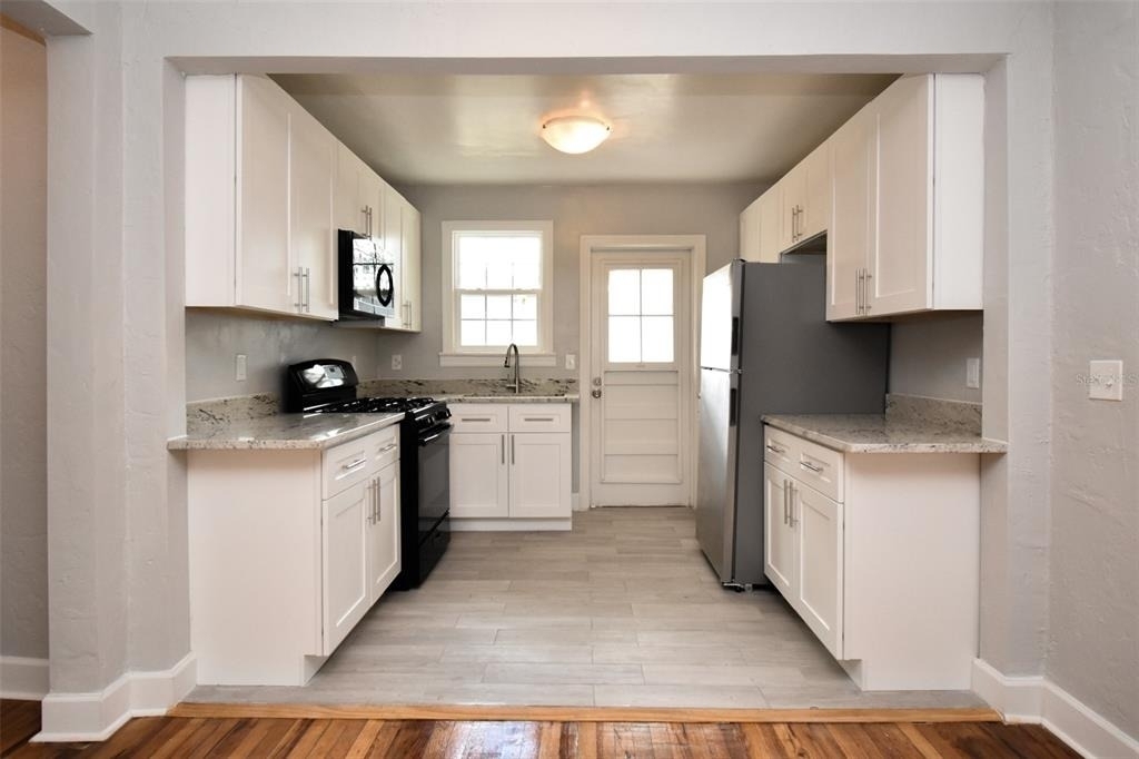 1028 Ne 3rd Avenue - Photo 3