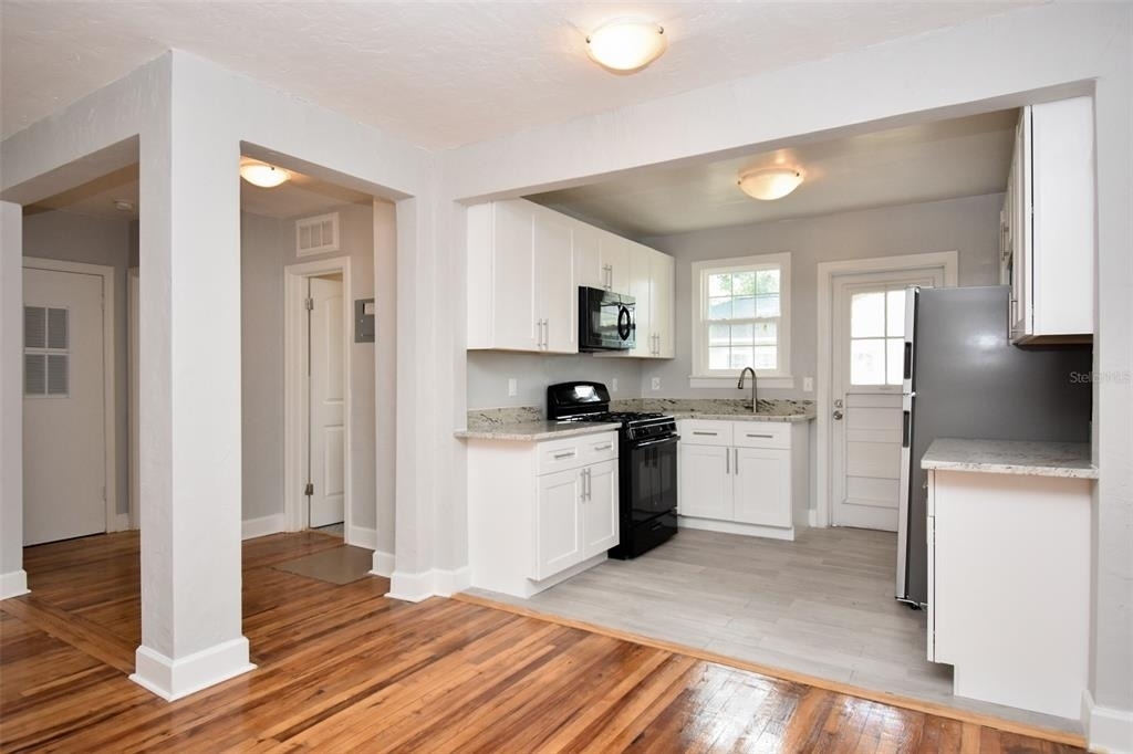 1028 Ne 3rd Avenue - Photo 2