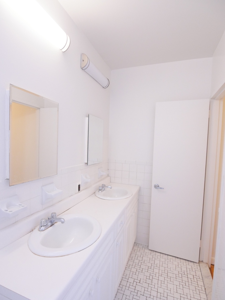 440 East 88th Street - Photo 11