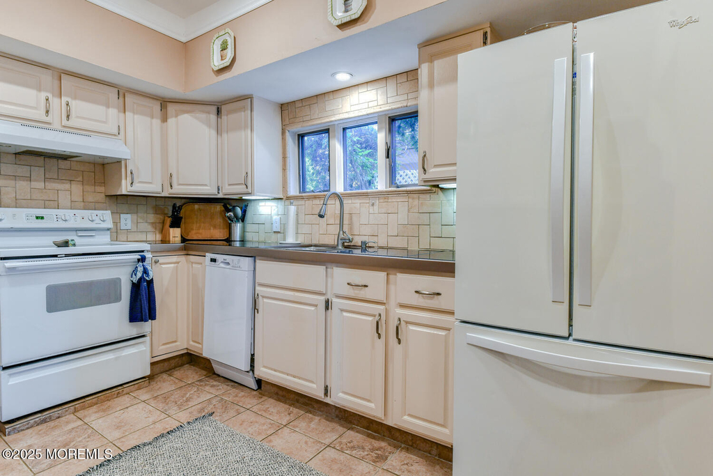 113 Central Avenue - Photo 14