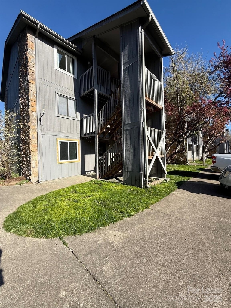 128 Zeb Street - Photo 0