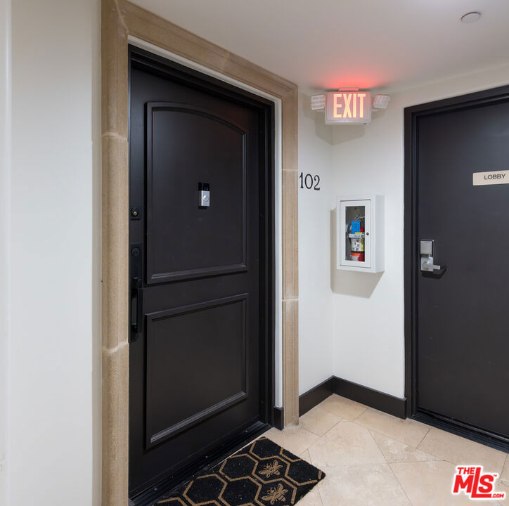 155 N Hamilton Drive - Photo 5