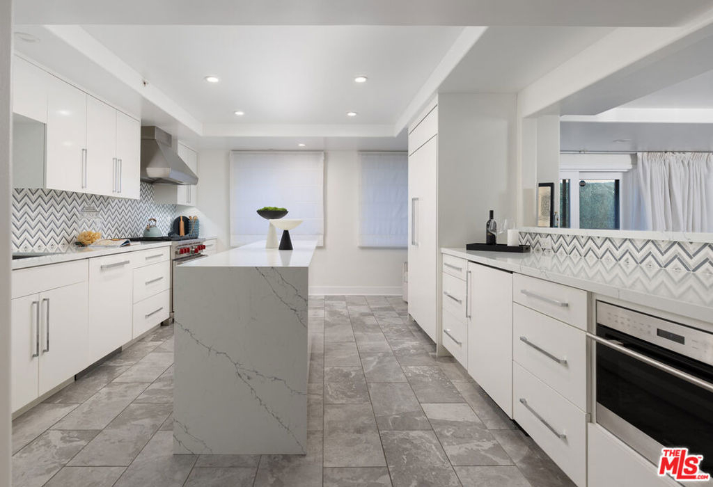 155 N Hamilton Drive - Photo 13