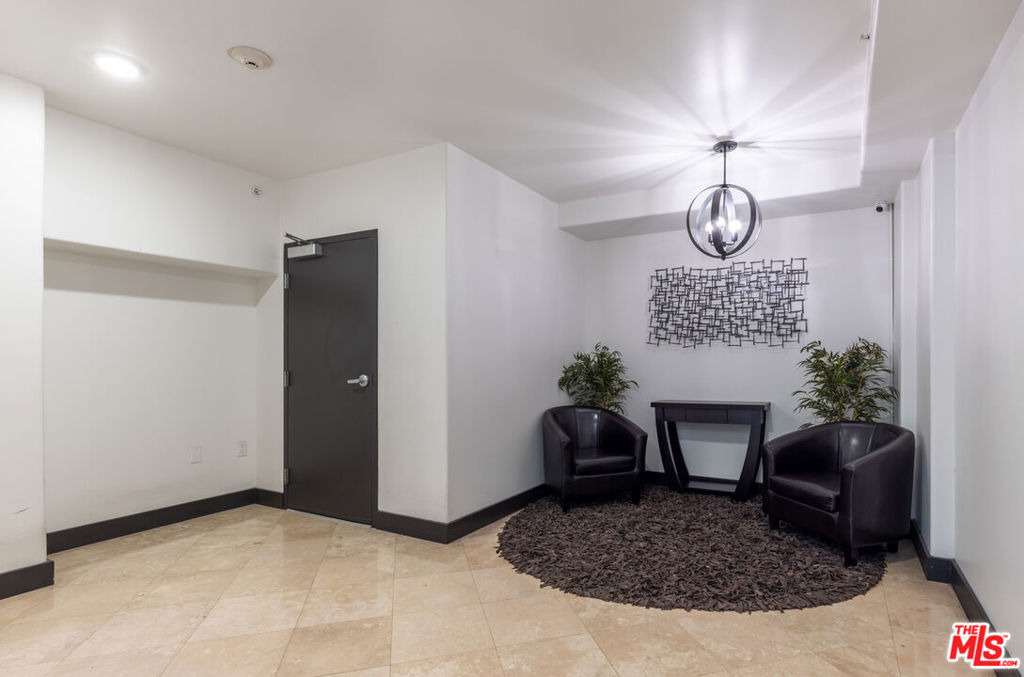 155 N Hamilton Drive - Photo 37