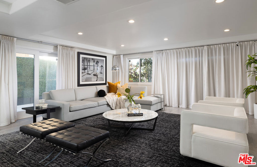 155 N Hamilton Drive - Photo 9