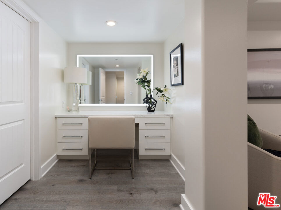 155 N Hamilton Drive - Photo 18