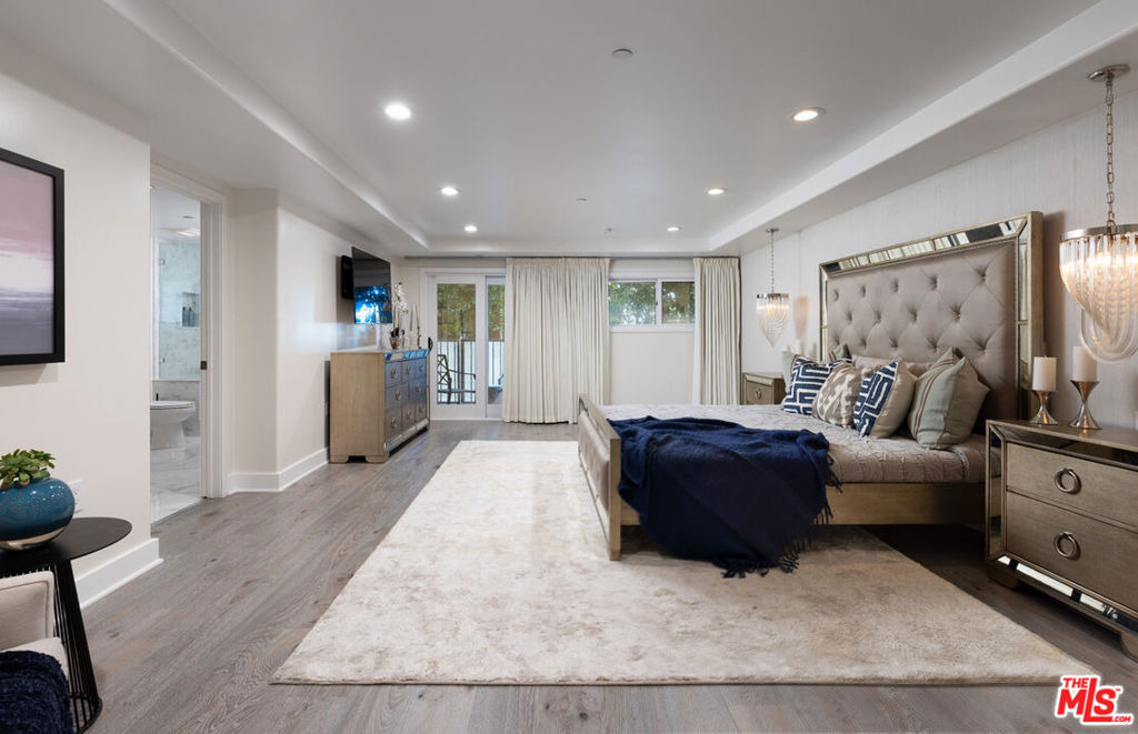 155 N Hamilton Drive - Photo 21