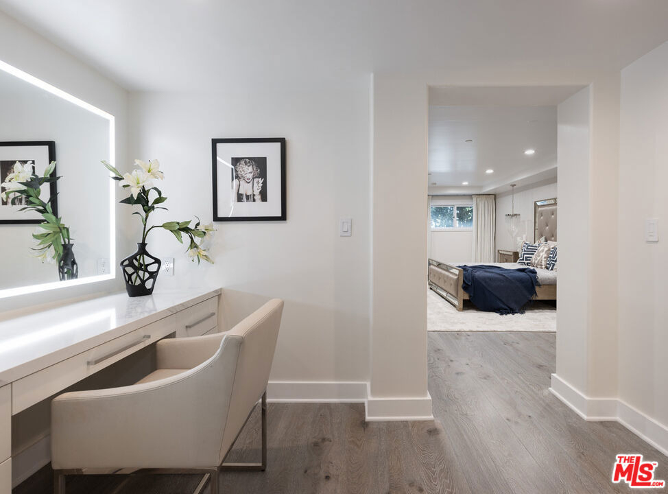 155 N Hamilton Drive - Photo 20