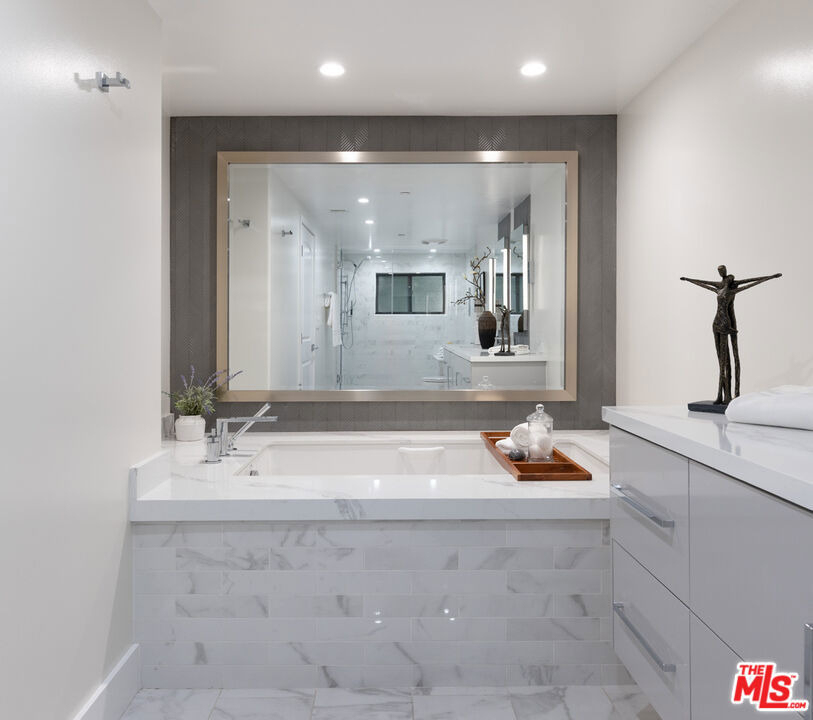 155 N Hamilton Drive - Photo 24