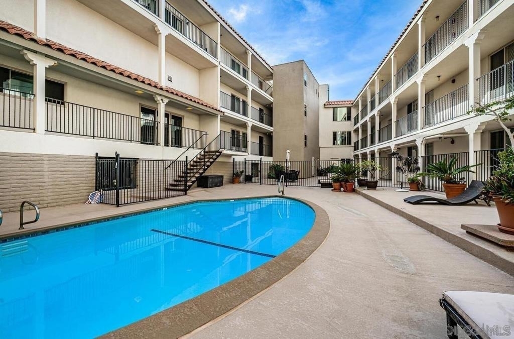 909 Coast Blvd - Photo 16