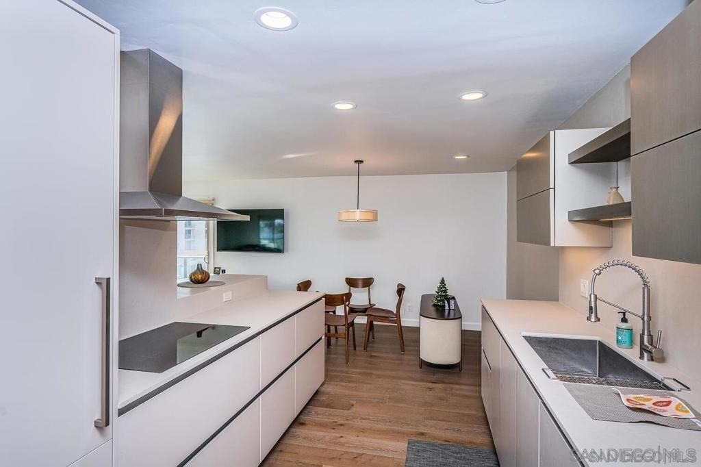 909 Coast Blvd - Photo 3