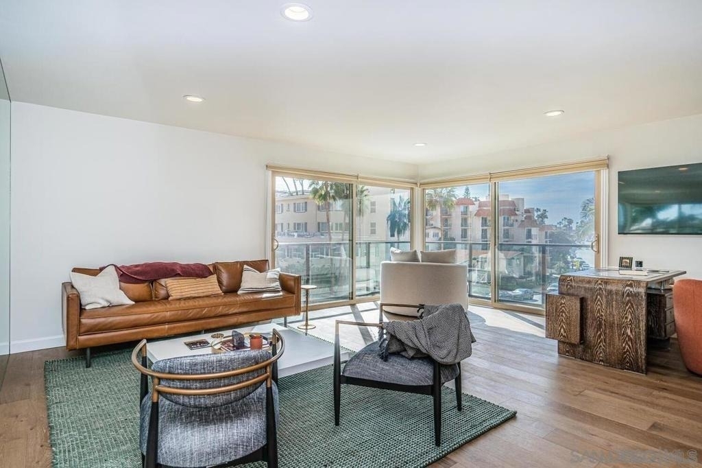 909 Coast Blvd - Photo 4
