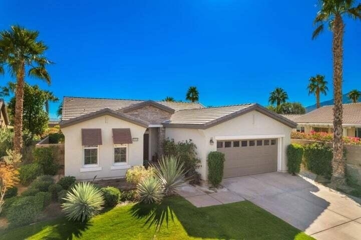 60636 Desert Shadows Drive - Photo 1