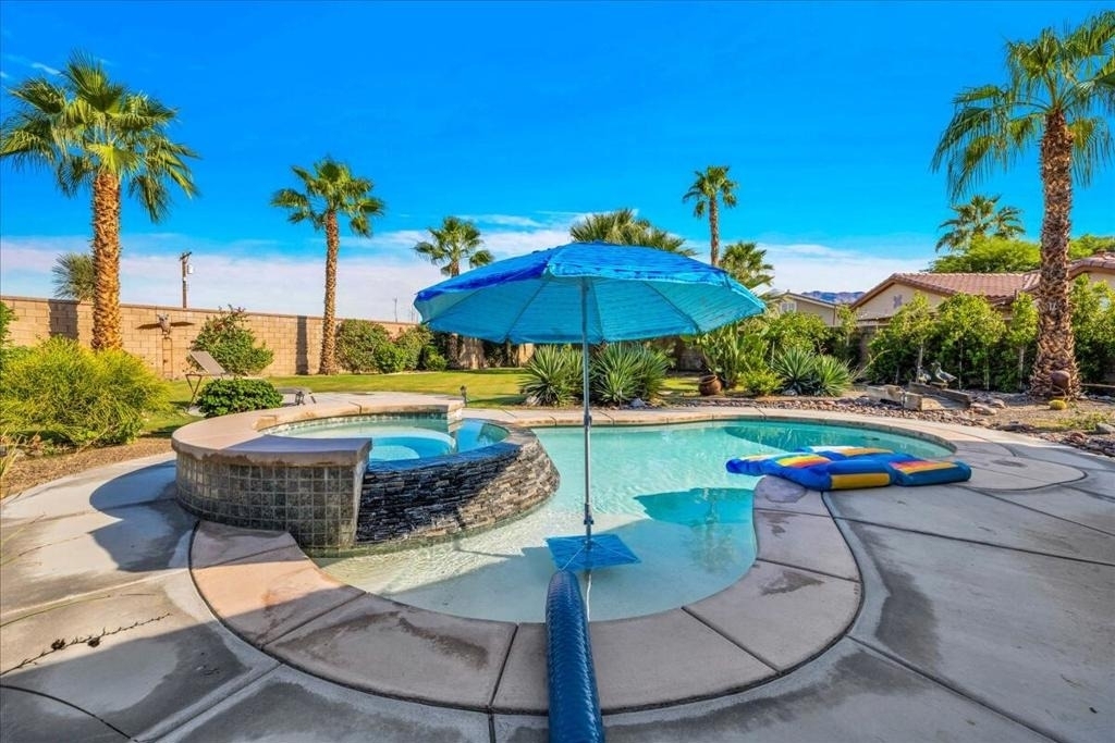 60636 Desert Shadows Drive - Photo 0