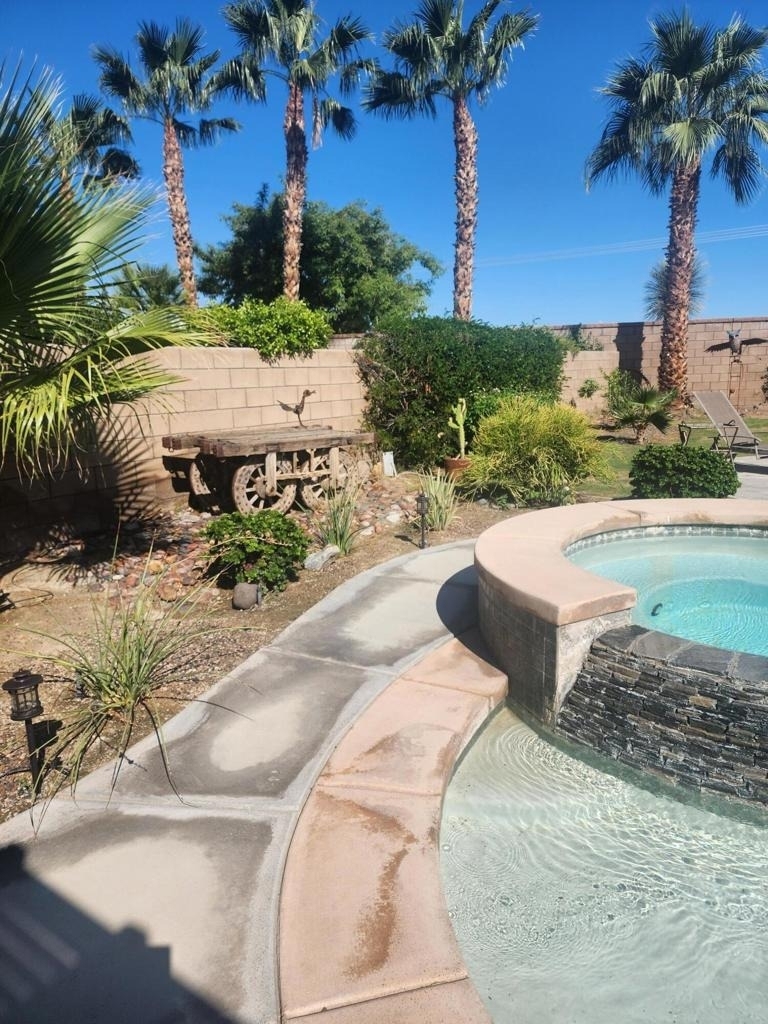 60636 Desert Shadows Drive - Photo 10