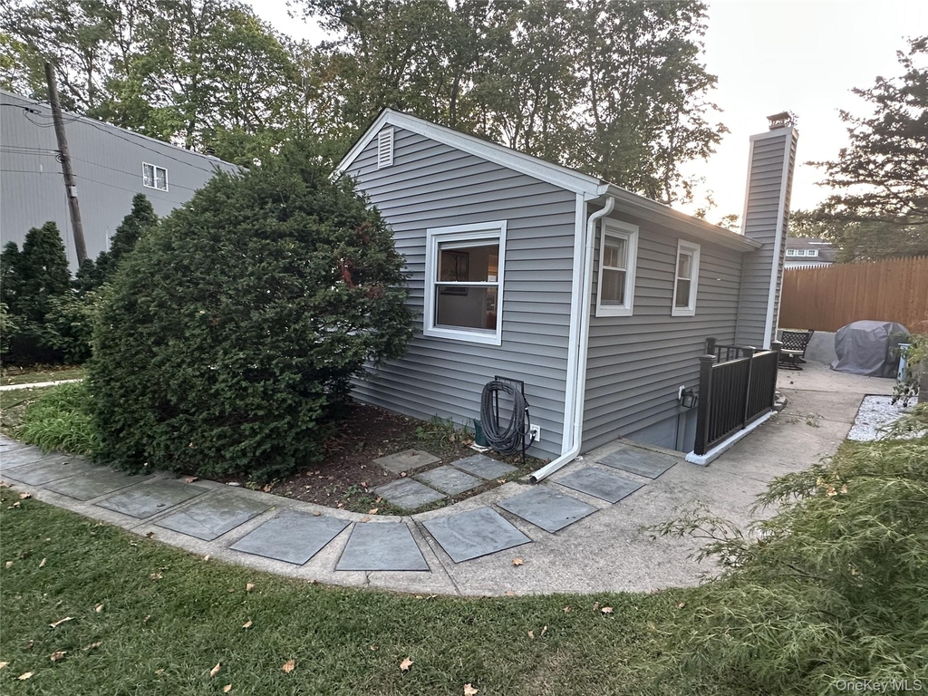 23 West Drive - Photo 3