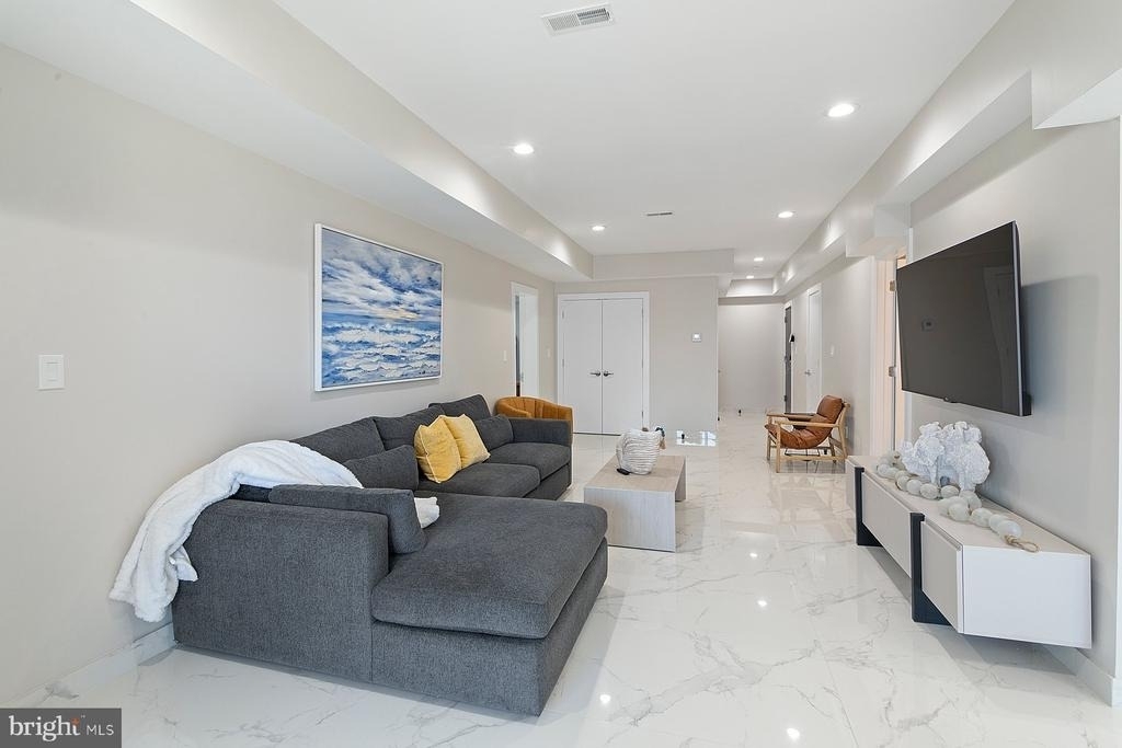 5311 Atlantic Avenue - Photo 4