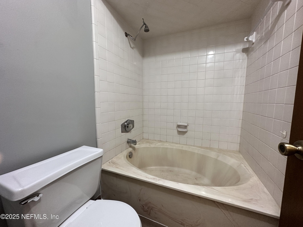 1114 Romaine Circle W - Photo 9