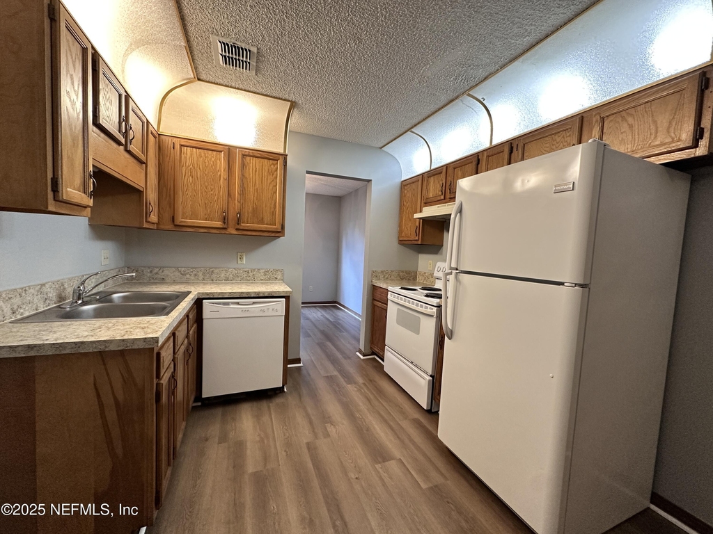 1114 Romaine Circle W - Photo 1