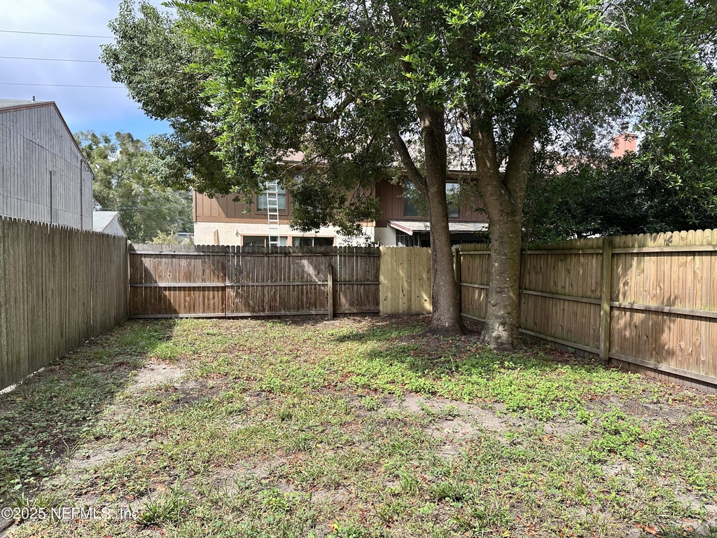 1114 Romaine Circle W - Photo 13