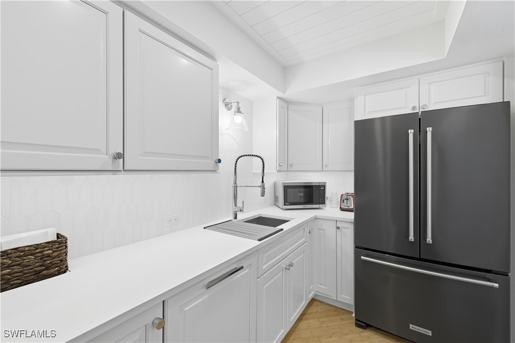3443 Gulf Shore Boulevard N - Photo 6