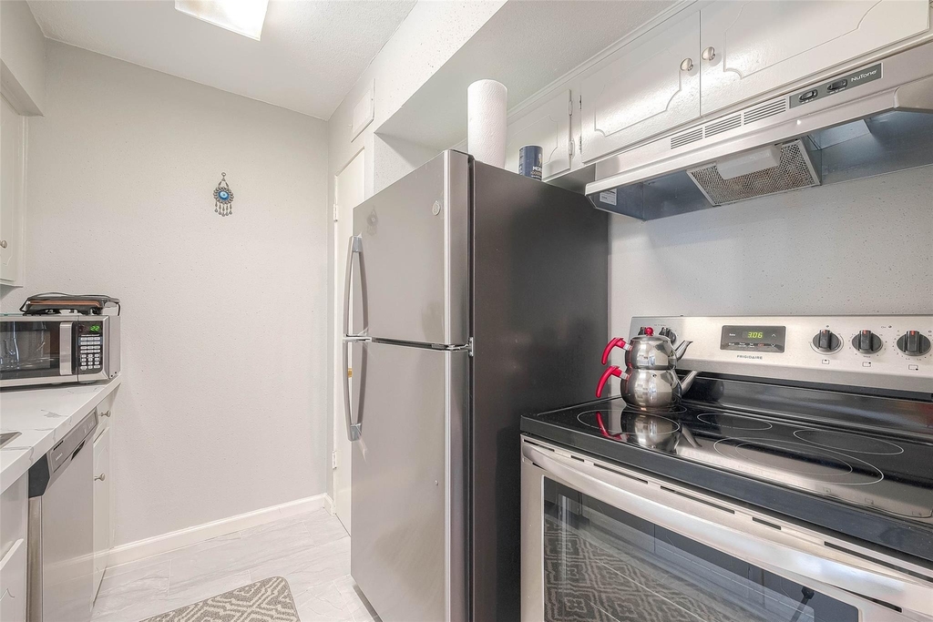 2121 Fountain View Drive - Photo 12