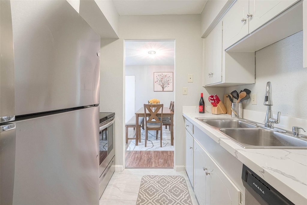2121 Fountain View Drive - Photo 13
