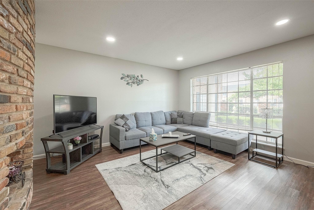 2121 Fountain View Drive - Photo 5