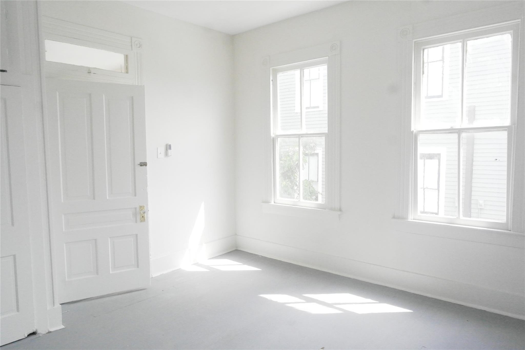 304 18th - Photo 11
