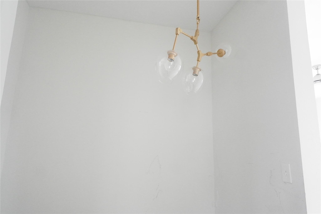 304 18th - Photo 13