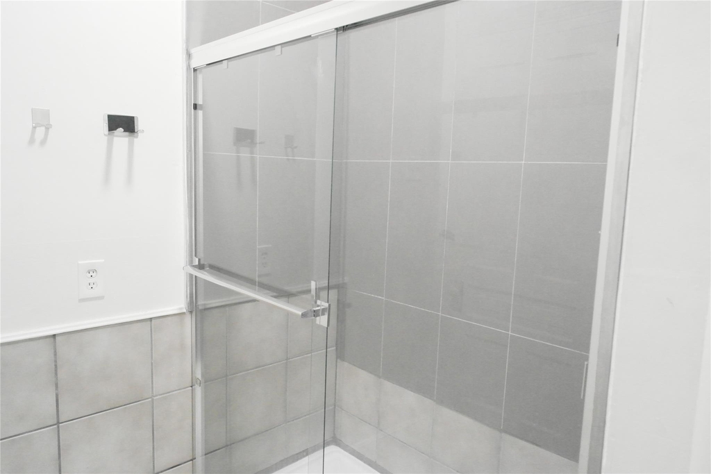 304 18th - Photo 15