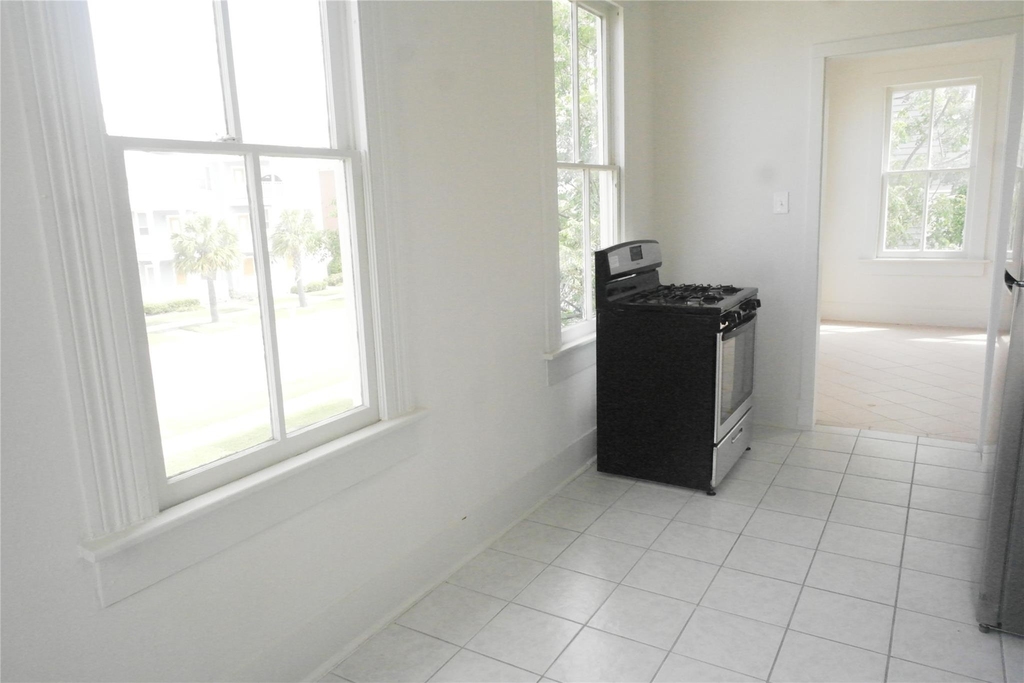 304 18th - Photo 5