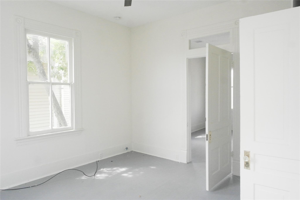 304 18th - Photo 12
