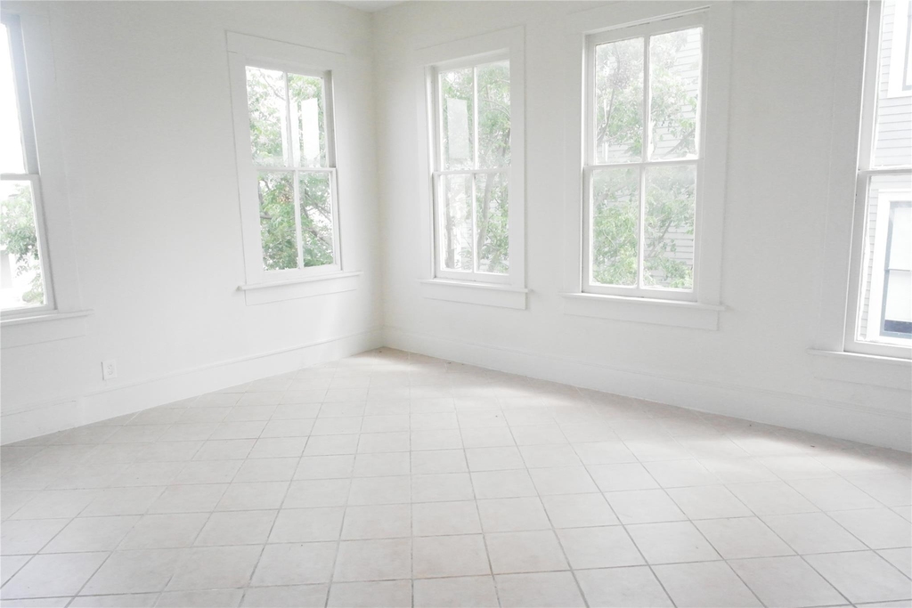 304 18th - Photo 6