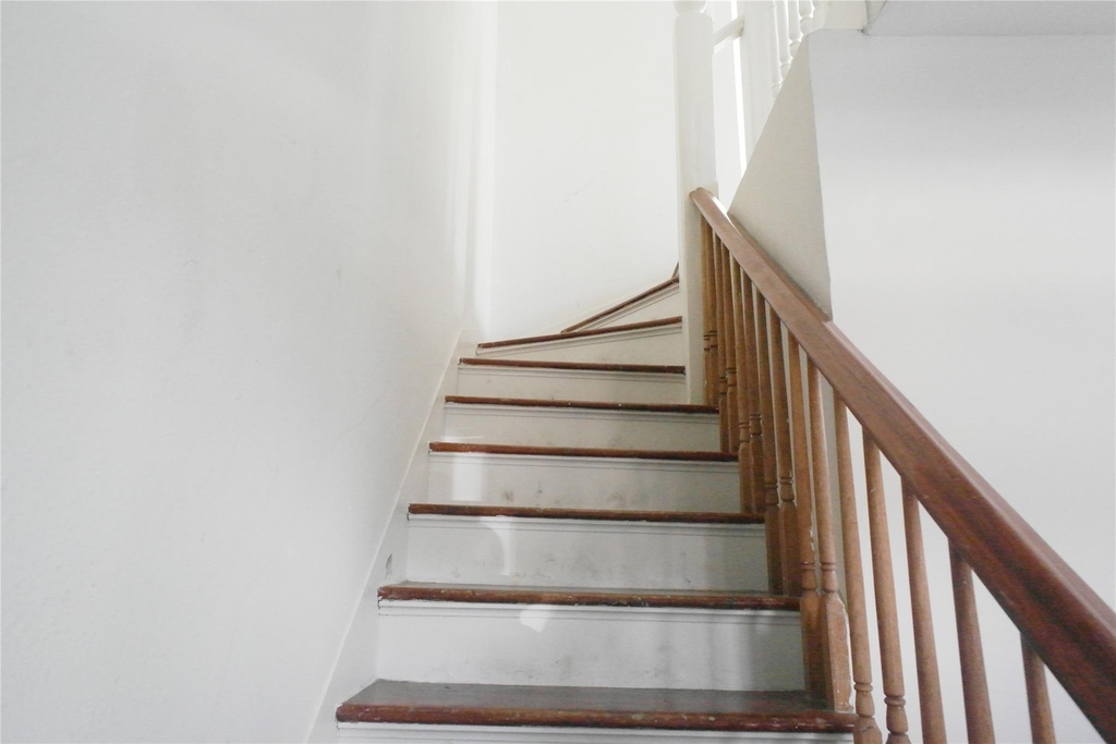 304 18th - Photo 2