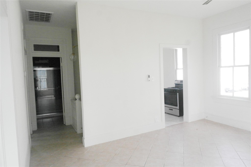 304 18th - Photo 8