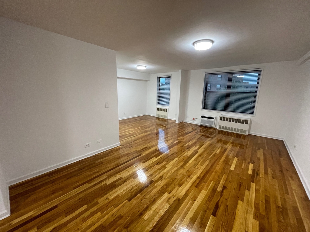 67-15 102nd Street - Photo 8