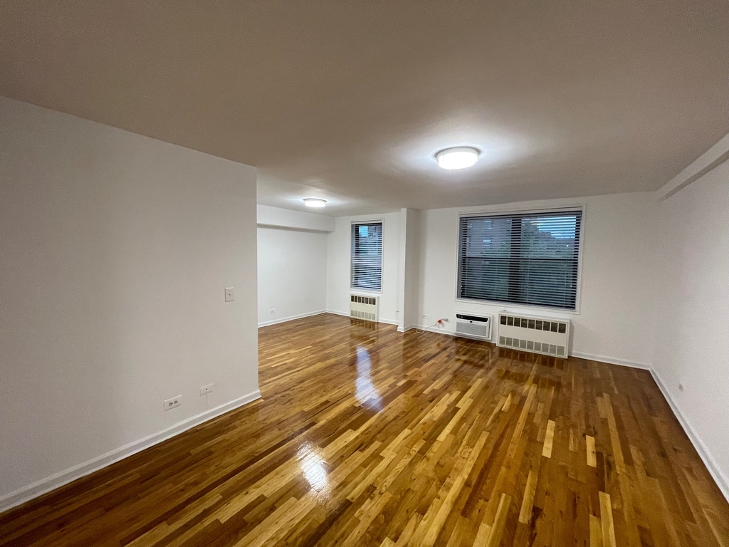 67-15 102nd Street - Photo 9